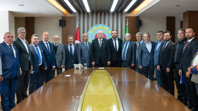 İzmir Ziraat Odaları Başkanları, TZOB Genel Başkanı Şemsi Bayraktar'ı ziyaret etti