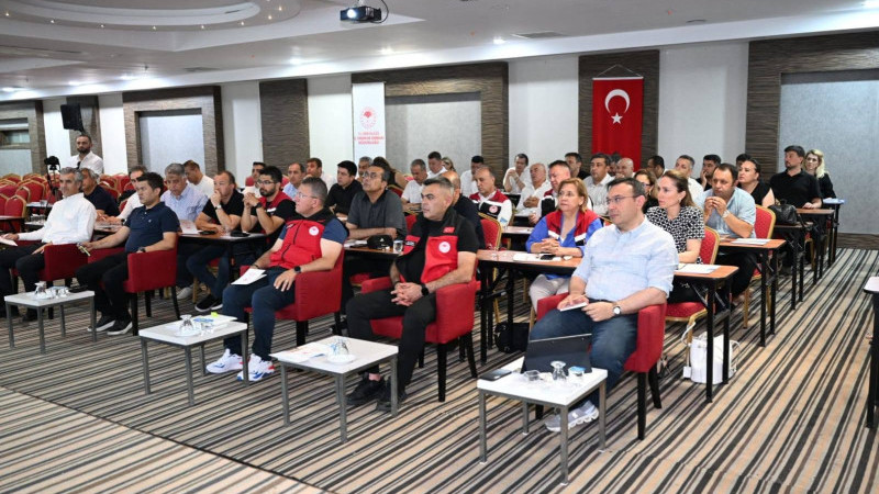 Menderes'te tarımın geleceği masaya yatırıldı: İlçe müdürleri bir araya geldi